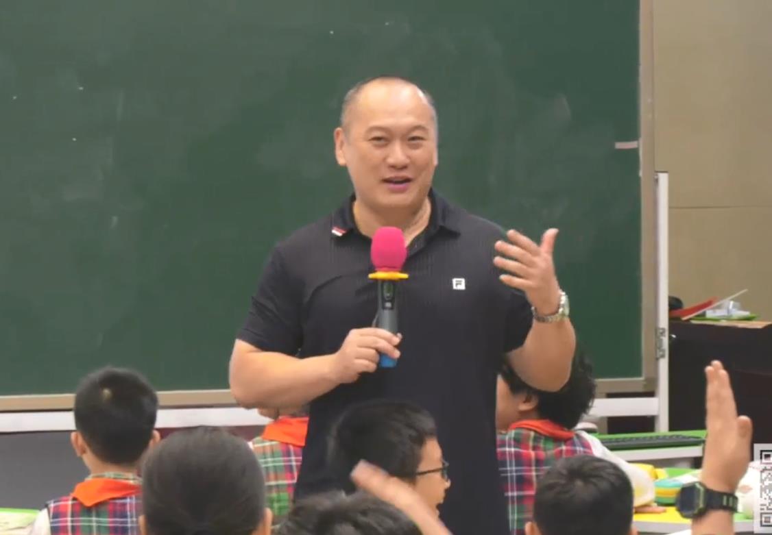 何捷，精讀課文《麻雀》，編教材四年級上冊習(xí)作單元