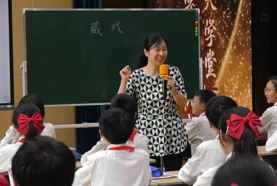 馮櫟鈞，《藏戲》，六年級(jí)下冊(cè)，第一單元