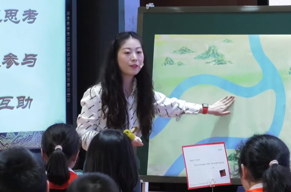 凌俐，綜合語(yǔ)用課《This is Chongqing》，五年級(jí)，自編文本