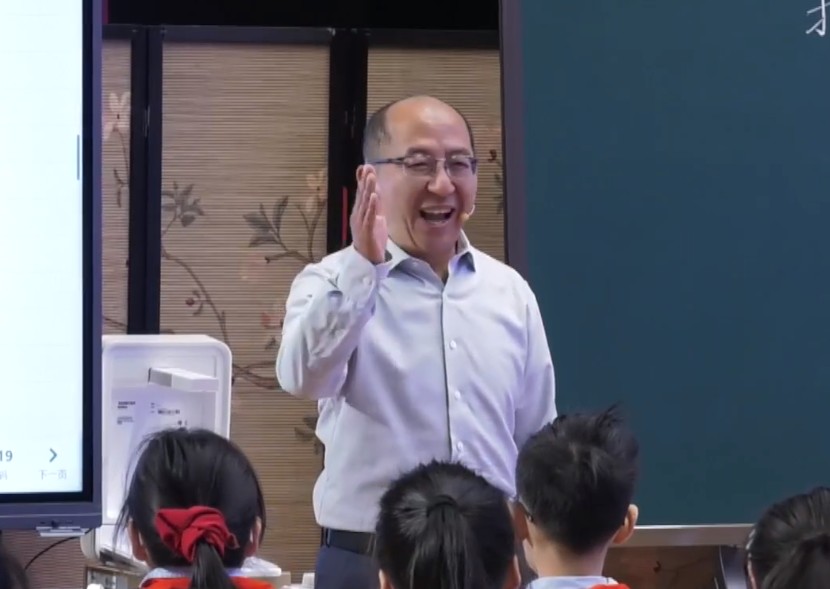 吳軼，《習作：我的“自畫像”》，四年級下冊，第七單元