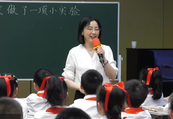 彭詩潔，《我做了一項(xiàng)小實(shí)驗(yàn)》，三年級(jí)下冊(cè)習(xí)作，第四單位