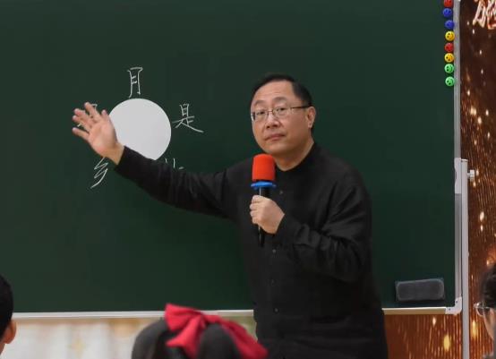 王崧舟，《最中國(guó)：月是故鄉(xiāng)明》，五年級(jí)下冊(cè)，第一單元