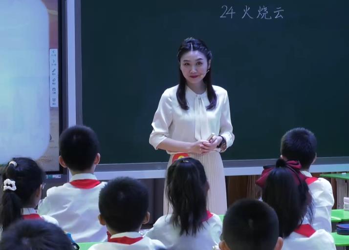鄒靜，《火燒云》，三年級(jí)下冊(cè)，第七單位