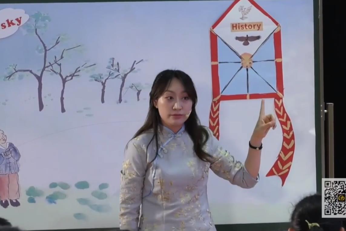 陳華曦，閱讀課《FLY AROUND THE WORLD》，五年級(jí)，自編文本