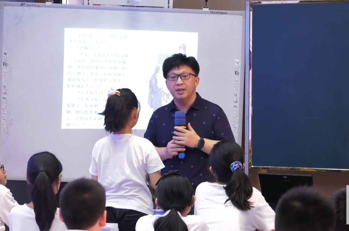 張學(xué)偉《少年閏土》+微講座，六年級(jí)上冊八單元