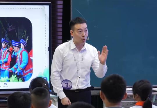 吳焊，《太陽(yáng)出來(lái)喜洋洋》，四年級(jí)上冊(cè)，第六單元，蘇少版